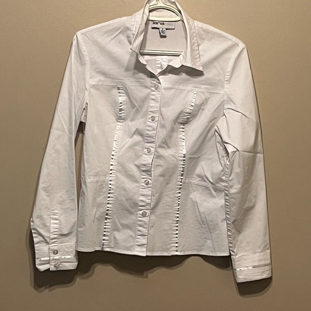 Women’s size 8 Lanalee button down.